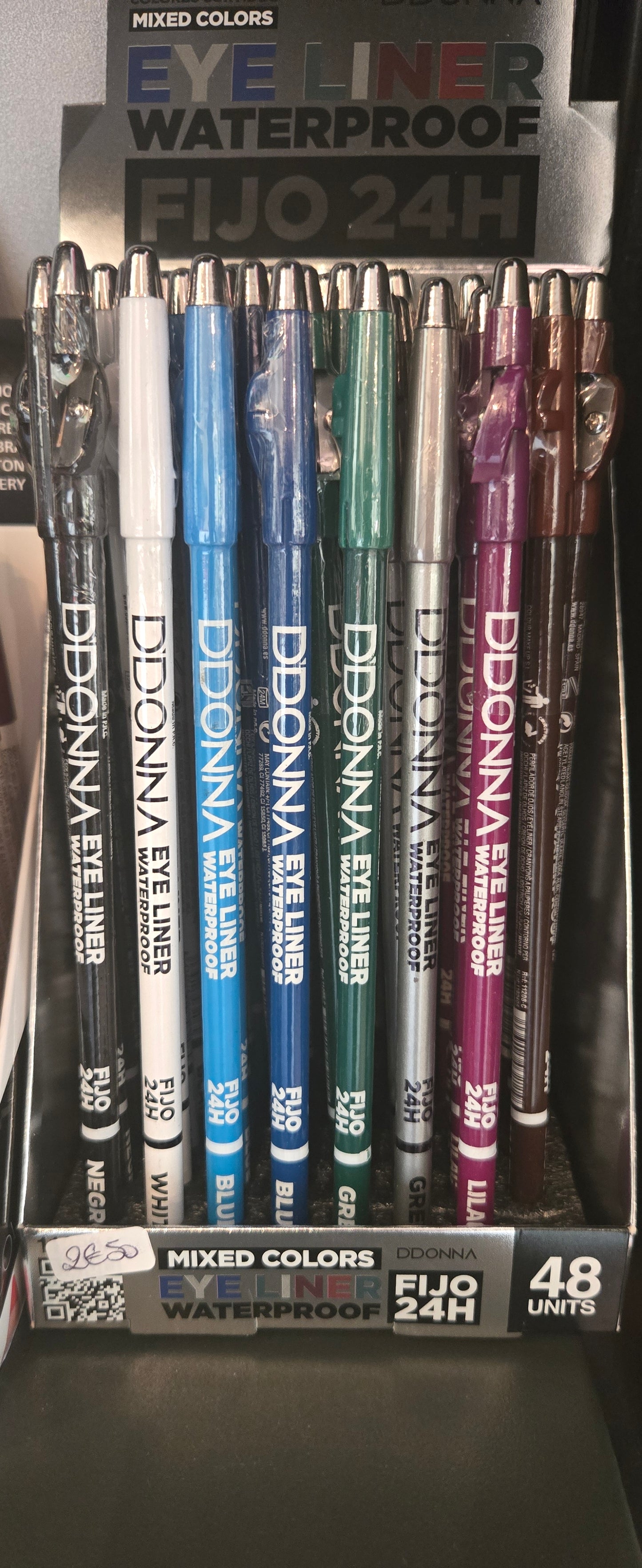 Crayon liner waterproof