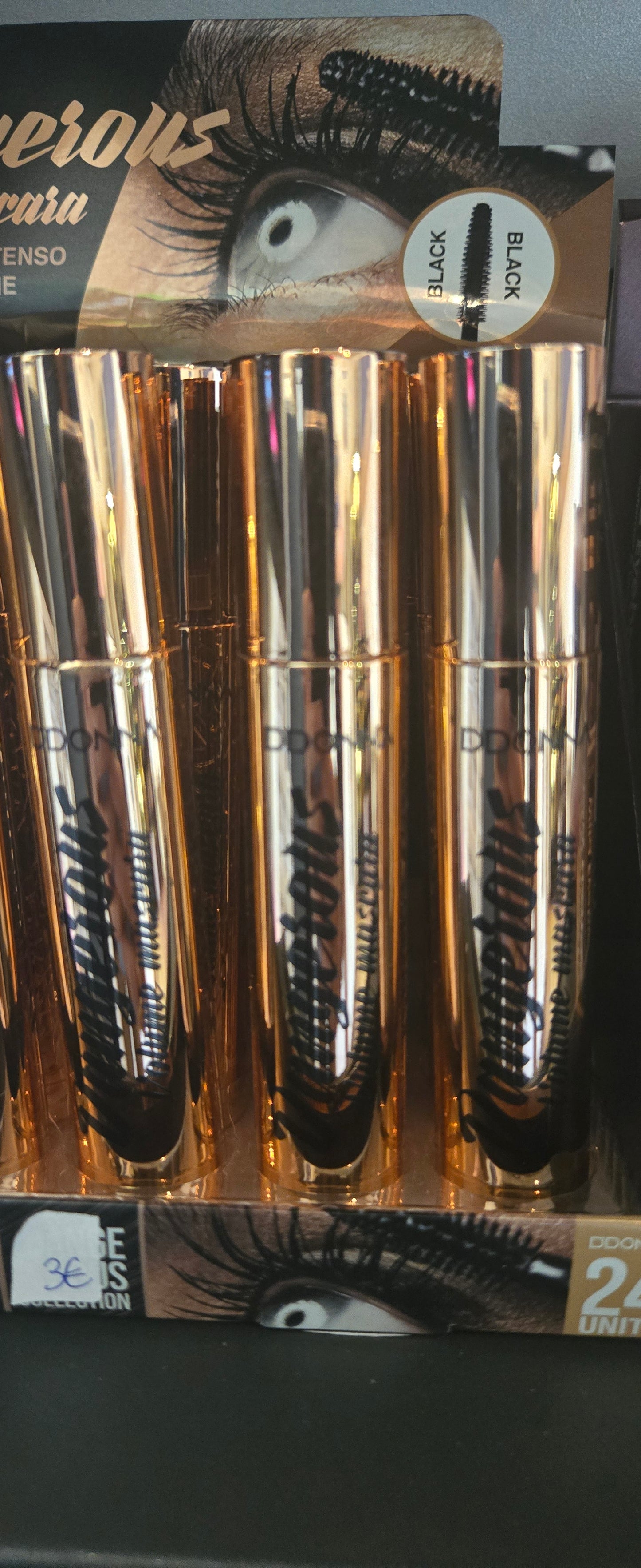 Mascara dangerous